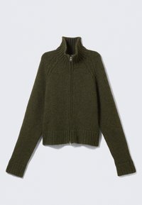 Sudadera de color verde oliva con cierre de cremallera, cuello y puños acanalados, tejido texturizado, longitud corta, con un cierre de cremallera suave en el frente.