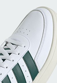 adidas Sportswear BREAKNET 2.0 M - Baskets basses - cloud white   collegiate green   silver green