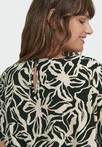 ONLY Carmakoma CARVICA LIFE - Bluse - black