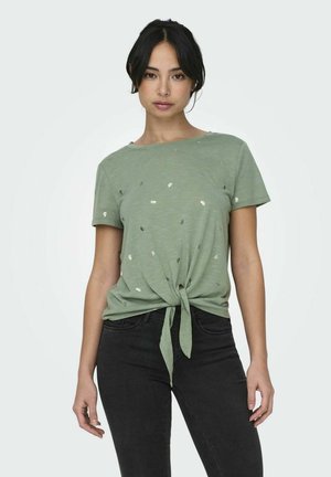 ONLY GESCHNITTEN RUNDHALS  - T-shirt print - hedge green