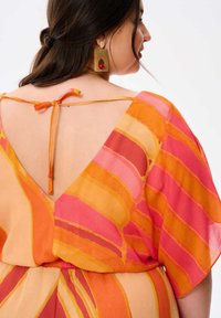 blue shadow - Długa sukienka