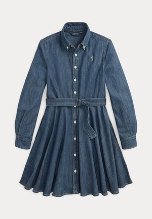 Ύφασμα τζιν φόρεμα με μακριά μανίκια, κουμπιά μπροστά, εφαρμοστή μέση με ζώνη, φουσκωτή φούστα και κέντημα λογότυπου στο στήθος.