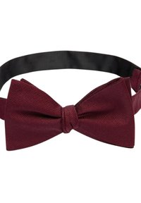 Burgundy silk fluga med en texturerad yta och en central ögla, fäst vid ett justerbart svart band.