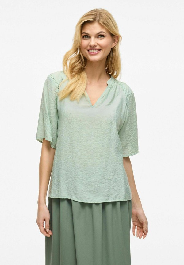 MIT KURZEN ÄRMELN V-AUSSCHNITT - Bluse