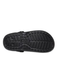 Zwarte rubberen zool met een patroon voor grip, ronde randen en een verhoogd "crocs"-logo in het midden. Duurzaam en met een gestructureerd ontwerp.