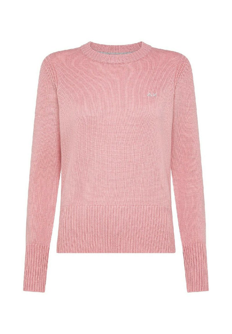 Maglione rosa lavorato a maglia con texture a coste, colletto rotondo e maniche lunghe. Presenta un piccolo logo sul petto e un orlo dritto.