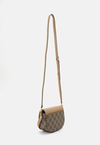 DKNY ECHO FLAP - Håndveske - cream/cappuccino