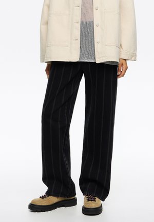 - Jeansy loose fit
