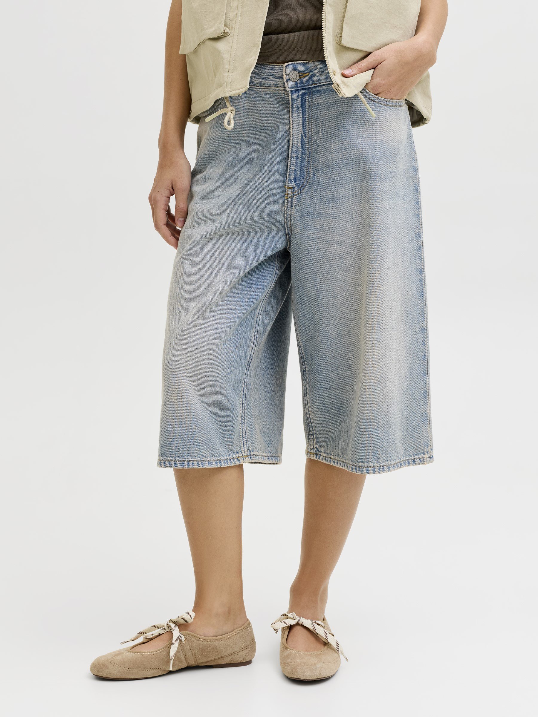 JJXX JXKYOTO BAGGY LW SHORTS DNM - Denim shorts - light blue denim