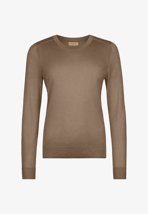 Brun langærmet strikket sweater med ribbet rund halsudskæring, manchetter og kant, der viser en lille beige mærkeetiket inde i kraven.