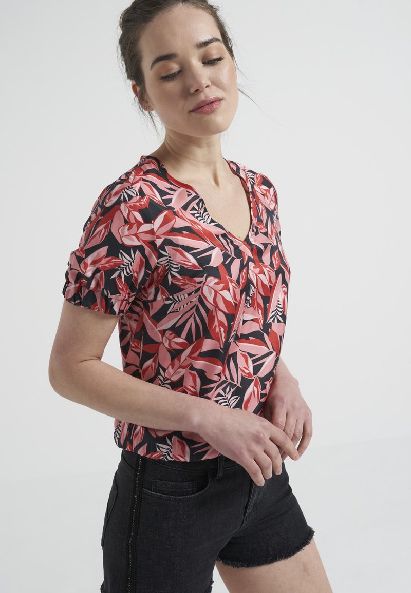 Damen T-Shirts | I.Code by IKKS POPPY WITH POP PALM-TREE PRINT T-Shirt print palm pop/rot - RW24516 Damen T-Shirts | I.Code by IKKS POPPY WITH POP PALM-TREE PRINT T-Shirt print palm pop/rot - RW24516