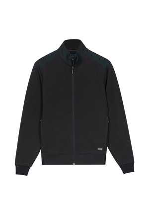 Marineblaue Zip-Jacke mit hohem Kragen, grünen Schulterakzenten, zwei seitlichen Taschen, gerippten Bündchen und kleinem Logo auf der unteren Vorderseite.