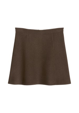 Effen bruine A-lijn rok met een gladde tailleband, knielengte, gemaakt van zachte stof, weergegeven op een witte achtergrond.