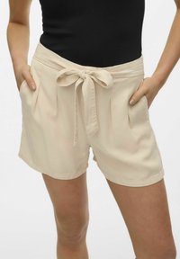 Vero Moda NOOS - Šorti - oatmeal