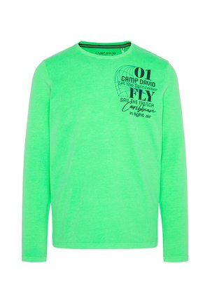 Camiseta de manga larga en brillante algodón verde neón. Presenta gráficos y texto impresos en negro en la parte delantera, con un cuello redondo.