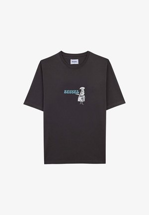 Camiseta de algodón negra con un gráfico frontal de un chef y el texto "BESSEL" en turquesa y blanco. Mangas cortas y escote redondo.