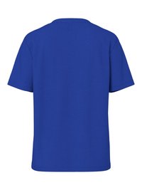 Egyszerű királykék rövid ujjú póló hátulnézetből, kerek nyakkivágással, látható logók vagy minták nélkül.