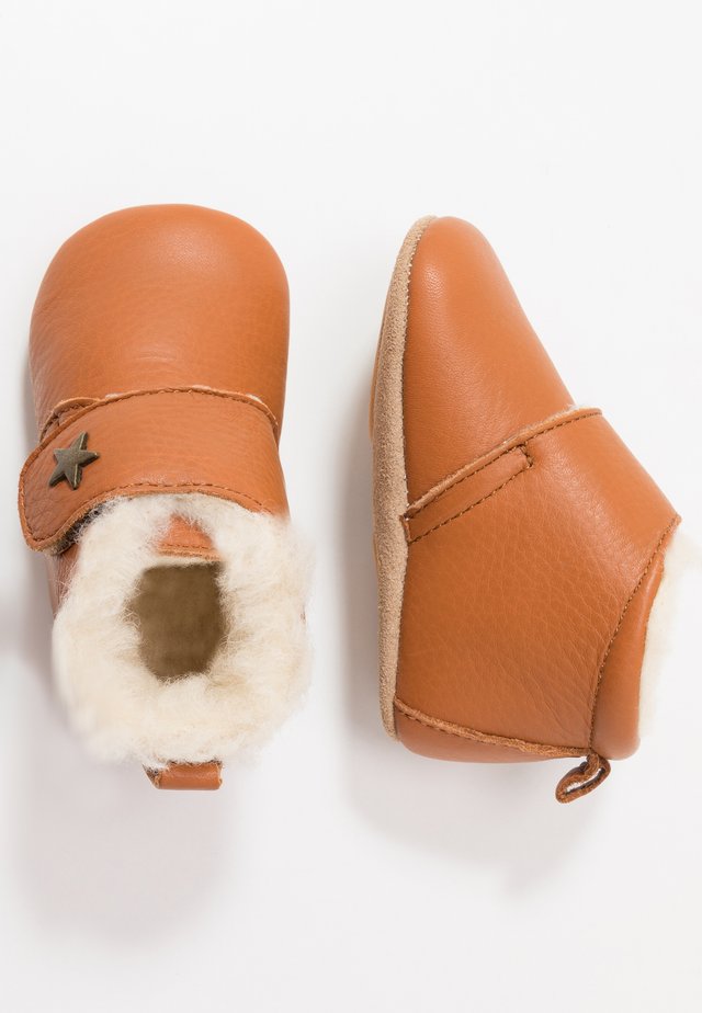 WARM BABY STAR HOME SHOE - Ensiaskelkengät - cognac