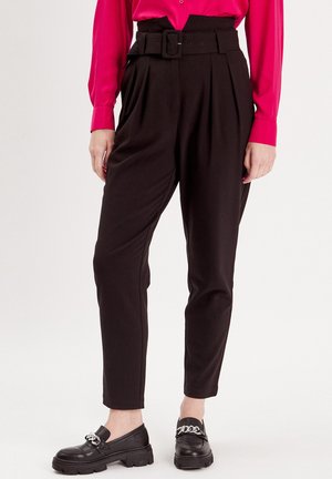 MIT GÜRTEL - Stoffhose - noir