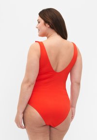 Zizzi WITH RUFFLES AND REMOVABLE INSERTS - Maillot de bain - grenadine