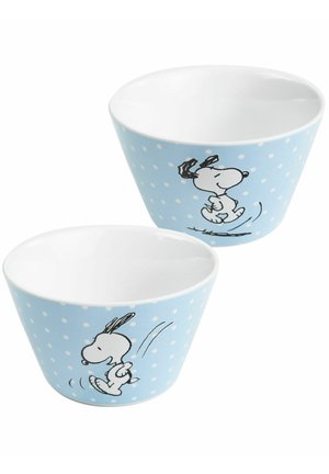 Ciotole in ceramica con un motivo a pois blu chiaro, raffiguranti un cane dei cartoni animati. L'interno è bianco e la forma è leggermente conica.