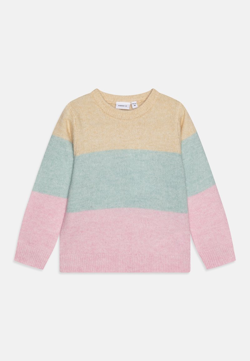 Kevyt neulepaita, jossa on pyöreä pääntie ja pitkähihaisuus, jossa on vaakasuorat raidat keltaisena, tealina ja vaaleanpunaisena. Pehmeä tekstuuri ja ribbaatut hihansuut.