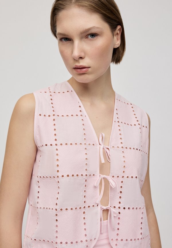 TALA - Top - strawberry cream2