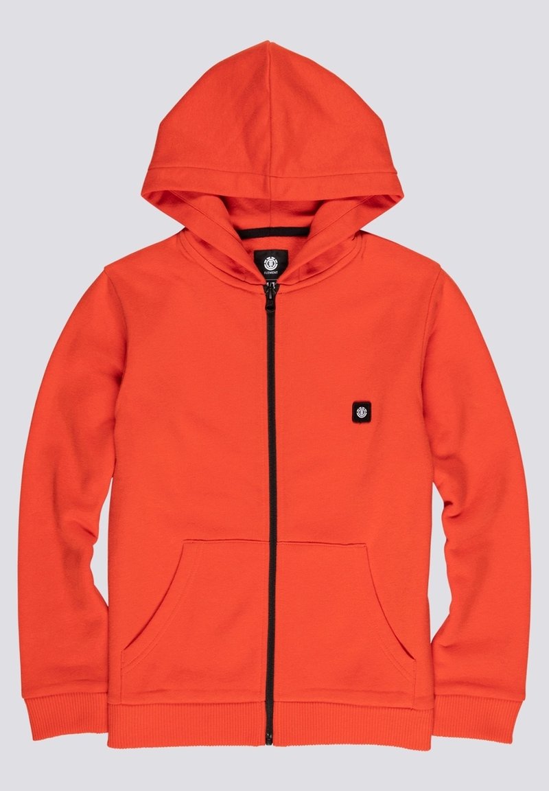 Sudadera con cremallera de color naranja brillante, con bolsillos frontales, cremallera negra, capucha y un pequeño parche negro con logo en el lado izquierdo del pecho.