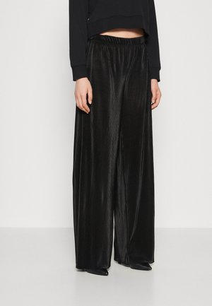 ONLY ONLNISA PLISSE WIDE PANT - Παντελόνι - black