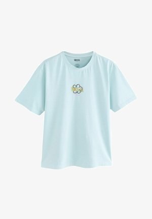 Hellblaues T-Shirt mit kurzen Ärmeln aus weichem Stoff. Auf der Vorderseite befindet sich ein farbenfroher "NIRVANA" GrafiPrint. Runder Halsausschnitt und lockere Passform.