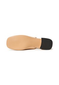 Beige littejalkineen pohja, jossa on sileä ja kaareva muoto. Varustettu teksturoidulla mustalla kumikannan osalla ja kuvioidulla, hieman kohotetulla pinnalla pitävyyden parantamiseksi.