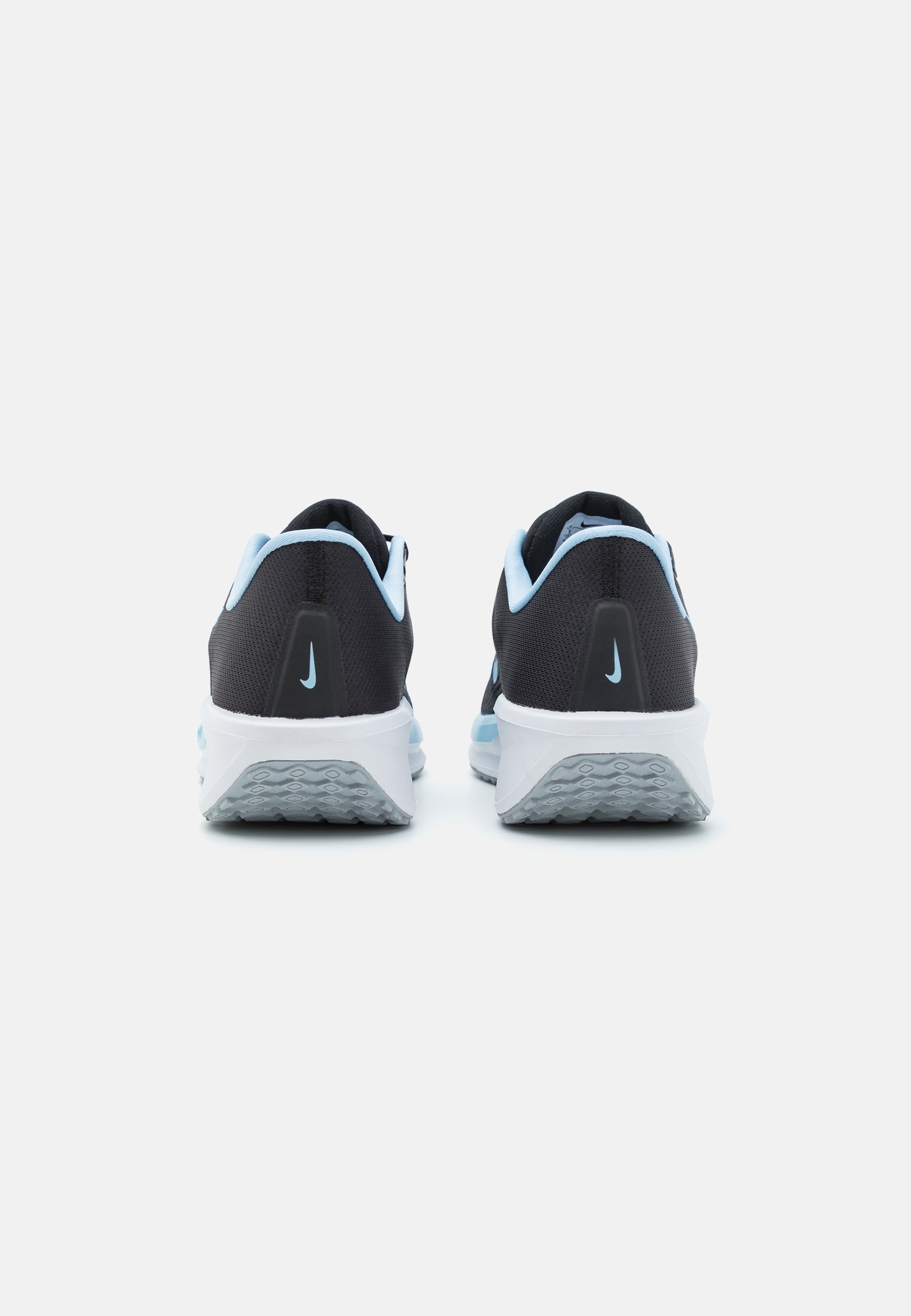 nike running quest 2 trainers in triple black