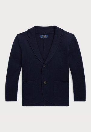 Cardigan de malha azul-marinho com lapelas em pico, fecho frontal com botões e dois bolsos tipo patch. Textura canelada em toda a peça.