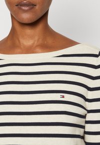 Tommy Hilfiger STITCH BOAT - Maglione - calico/desert sky