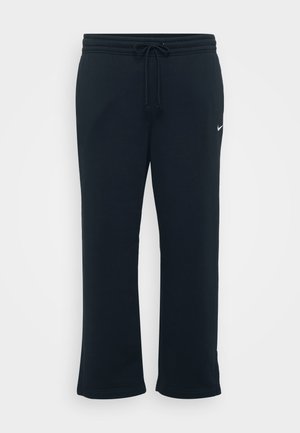 Sorte sweatpants med elastisk talje og justerbar snor. Har et lille hvidt Nike-logo på venstre side. Blød stofstruktur.