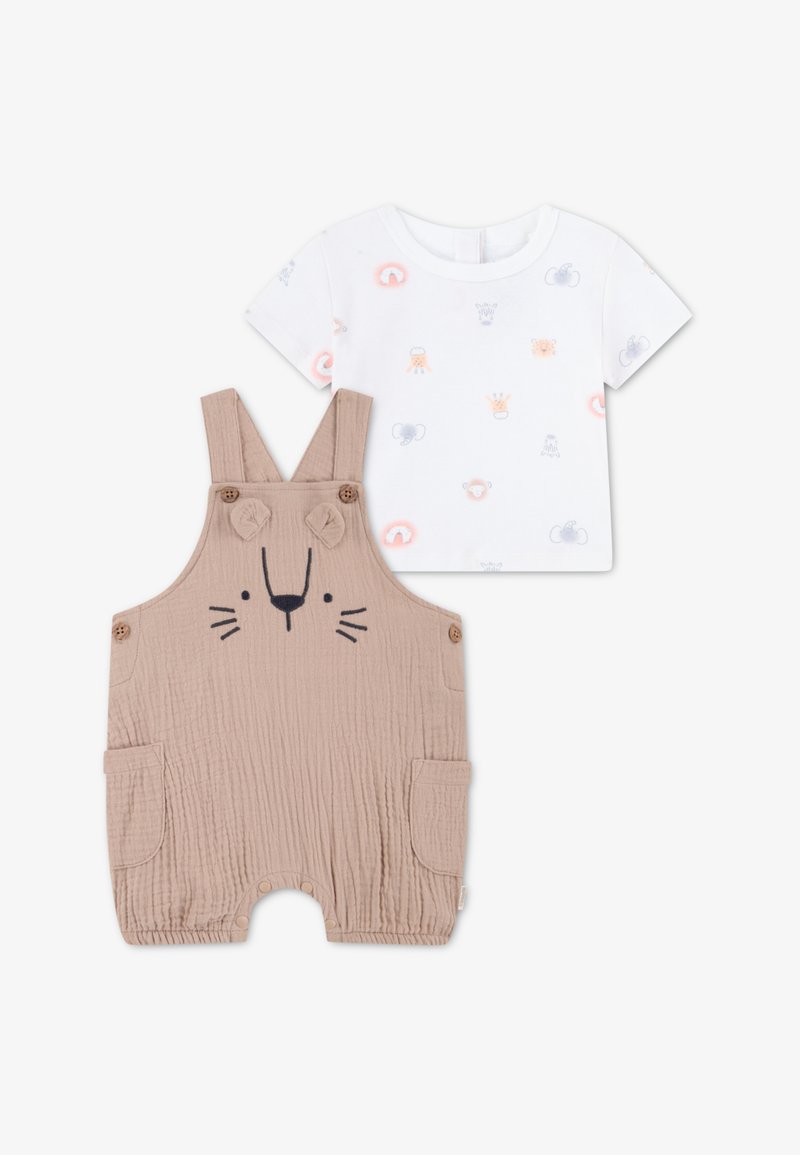 Φωτεινό μπεζ βαμβακερό ολόσωμο με κέντημα προσώπου λιονταριού, διαθέτοντας ράντες με κουμπιά και πλαϊνές τσέπες. Συνοδεύεται από λευκό πουκάμισο με κοντά μανίκια και πολύχρωμα ζωάκια.