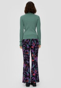QS Sweter