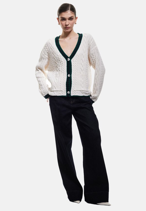 V NECK - Strickjacke - beige