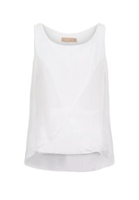 Hvid ærmeløs top med en rund halsudskæring, der har et asymmetrisk design og en let gennemsigtig tekstur, lavet af letvægtsstof.
