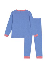 Completo pigiama a maniche lunghe a righe blu e bianche, con bordi rossi sui polsini e sul collo. Tessuto morbido, taglio dritto, pantaloni abbinati inclusi.