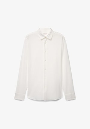 Langärmliges, weißes Hemd mit Knöpfen und Kragen, aus strukturiertem Stoff, flach auf einem weißen Hintergrund ausgebreitet.