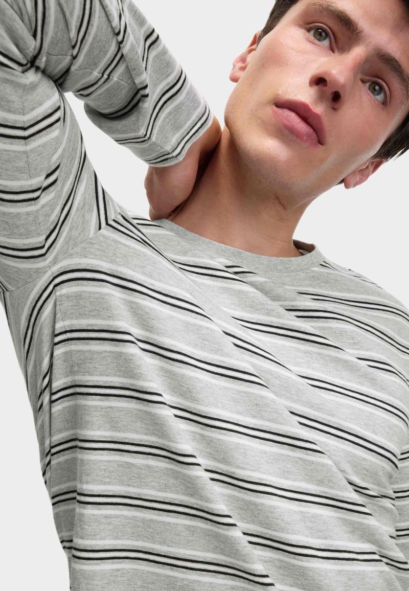 Sweats et polaires | Homme | Marks and Spencer CA