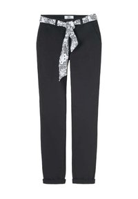 Zwarte broek met een opgerolde zoom en een witte met patroon riem. Gemaakt van een gladde stof, met twee zijzakken en een klassieke pasvorm.