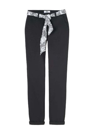 Zwarte broek met een opgerolde zoom en een witte met patroon riem. Gemaakt van een gladde stof, met twee zijzakken en een klassieke pasvorm.