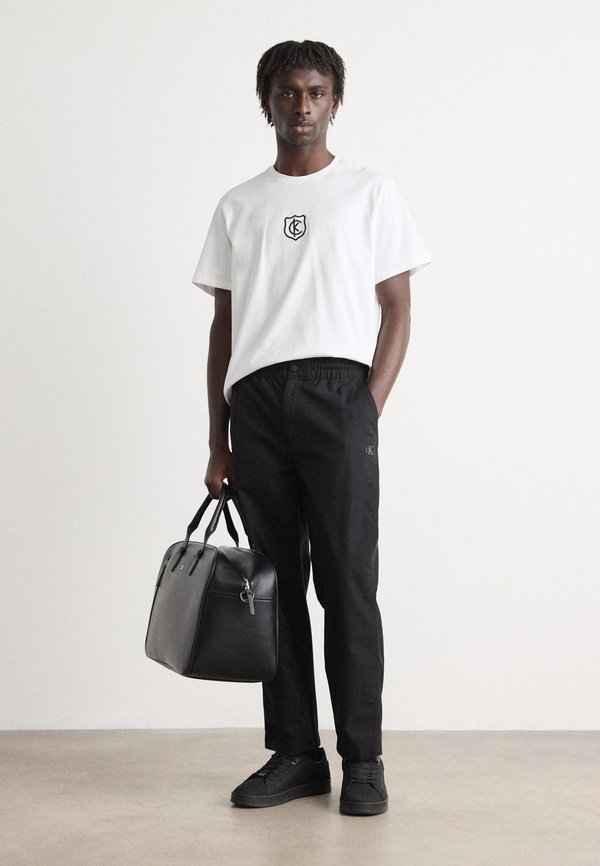 SHIELD TEE - Print T-shirt3