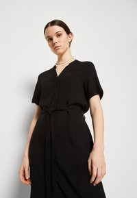 Vero Moda VMVICA - Skjortklänning - black solid