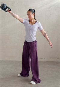 Champion EMOTIONAL DANCE WIDE LEG PANTS - Treniņtērpa apakšdaļas - purple