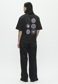 DOUBLE A BY W.W. LIAM TEE  - Print T-shirt - black