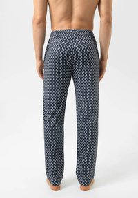 Marineblauwe pyjamabroek met een wit geometrisch patroon, lichtgewicht stof, elastische taille, rechte snit en zijzakken.