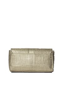 Pochette en or métallique avec une surface texturée, de forme rectangulaire et un rabat pliant. Conçue pour les occasions formelles et un rangement compact.